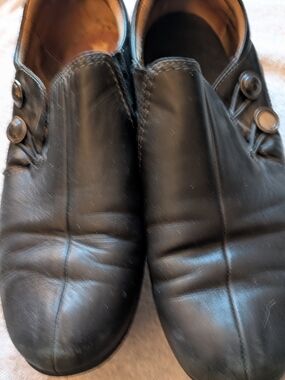 Taos Footwear Black Leather Women's Slip-On Mules